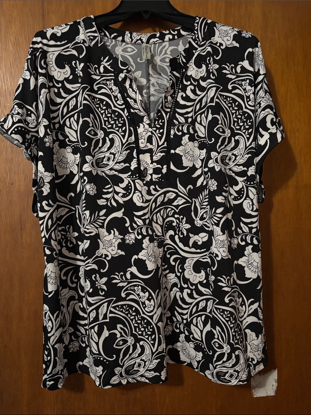 Perseption Black and White Floral Print Short Sleeve Blouse